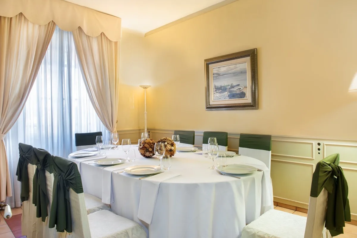 sala-el-maiol Salón privado El Maiol de Cal Pupinet, con una mesa ovalada