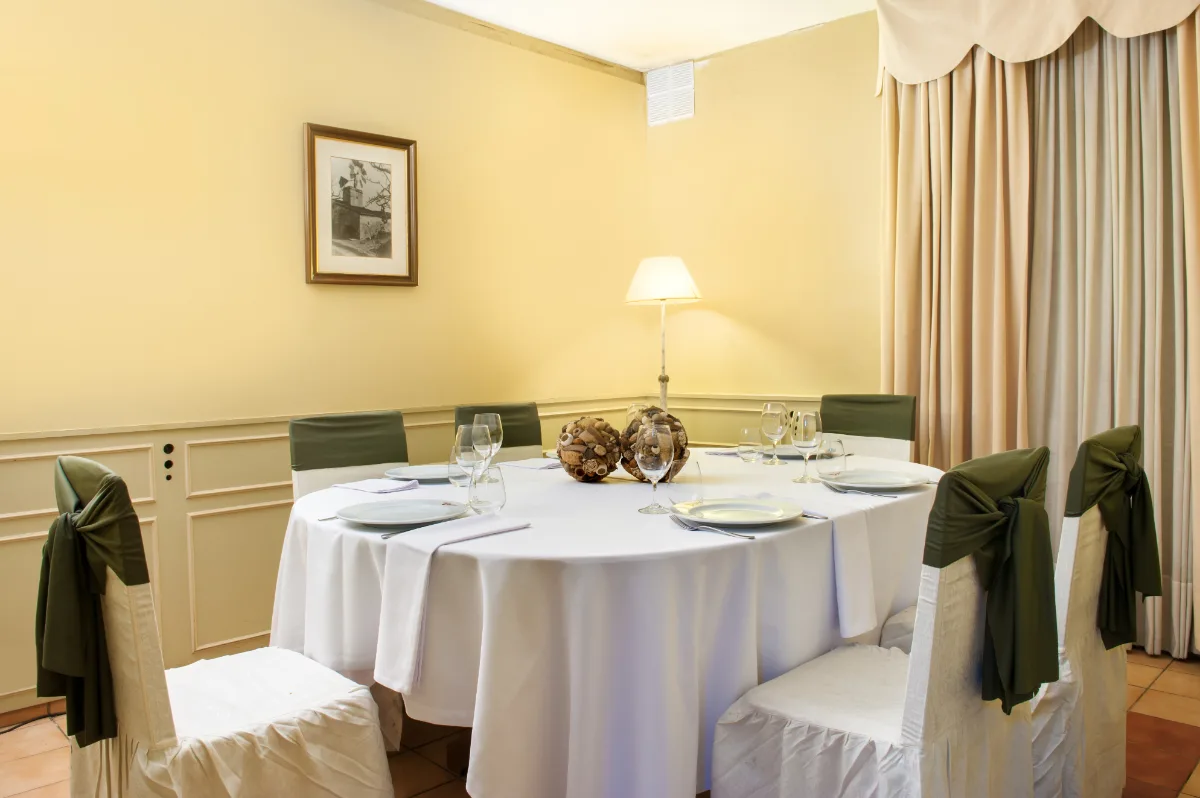 sala-el-moli-hd Salón privado El Molí de Cal Pupinet, con una mesa ovalada