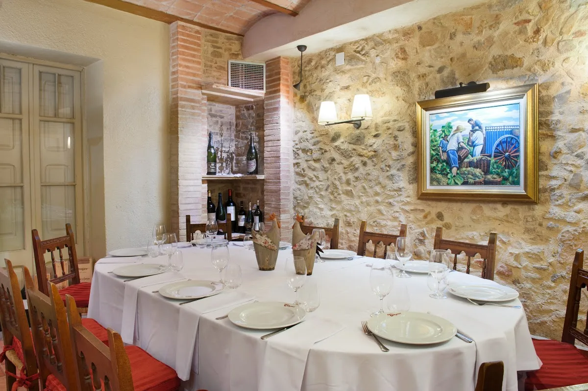 sala-la-vinya Salón privado La Vinya de Cal Pupinet, con una mesa ovalada